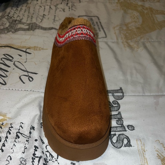 COPY - Rouge Platform Slippers - Picture 2 of 10